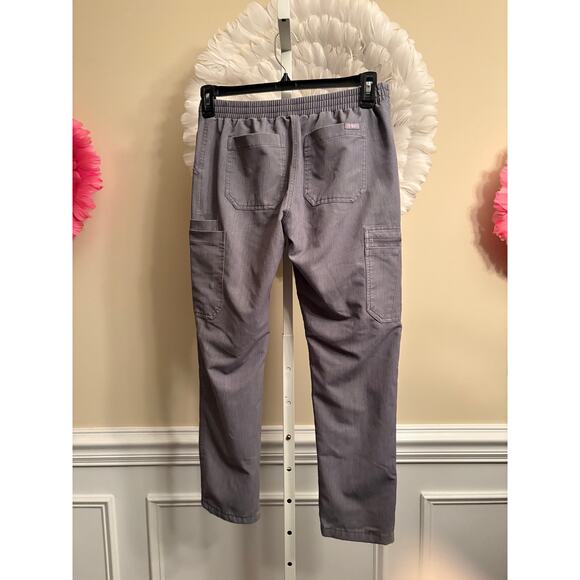 FIGS TECHNICAL GREY SCRUB TOP SIZE XS AND PANTS SIZE S - Picture 6 of 6